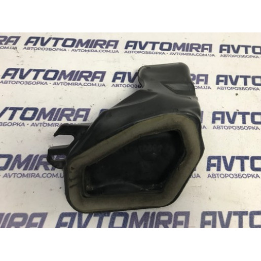 Отвод воды жабо левый Peugeot 308 2013-2021 9807697780